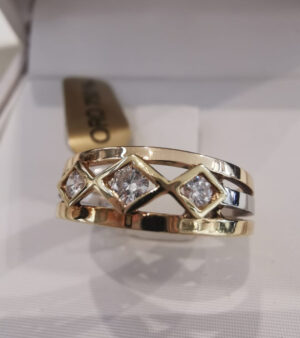 anello oro giallo e brillanti