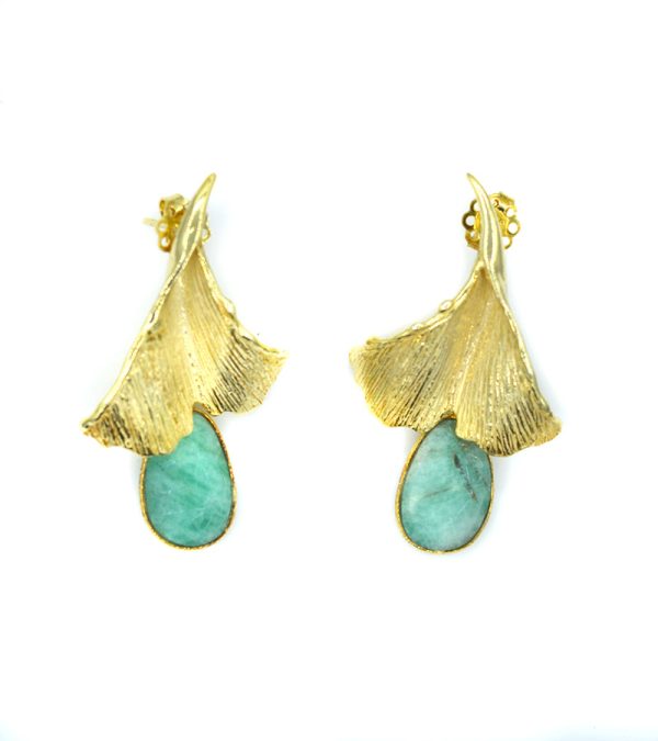 Orecchini in argento dorato con radice di smeraldo